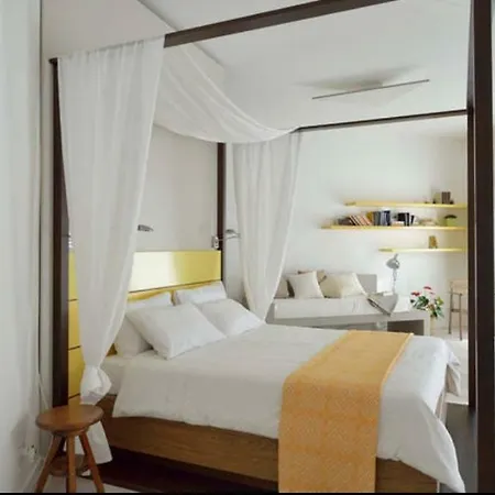 Couette-café Community & Wine